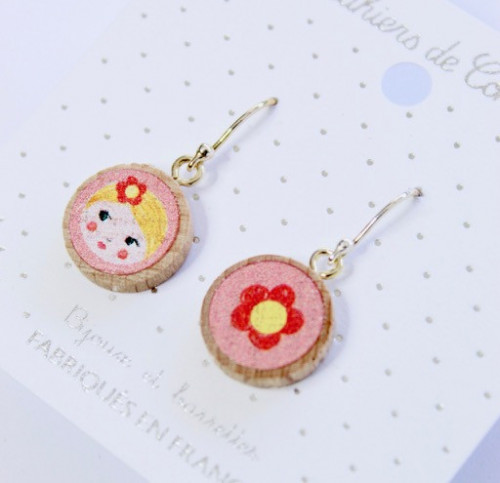 Petites boucles pendantes Matriochka rose